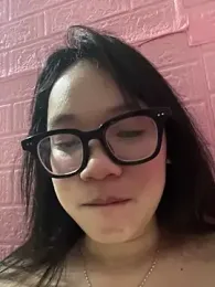 Leeeeiu webcam model stream image