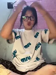 Leeeeiu webcam model stream image