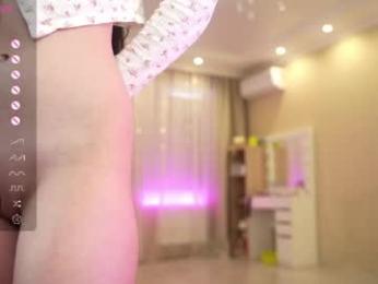 queenelia webcam model stream image