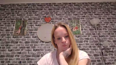 xHotmilf87x webcam model stream image