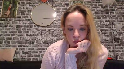 xHotmilf87x webcam model stream image