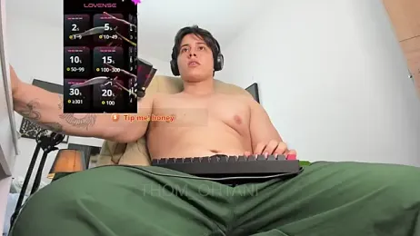 Thom_Ohtani webcam model stream image