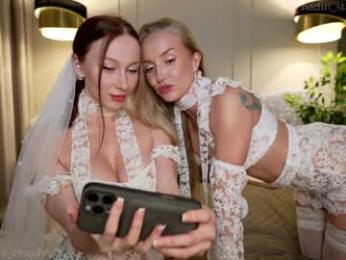 mia_cloudy webcam model stream image