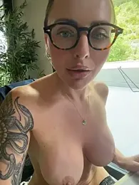 EmaSalis webcam model stream image