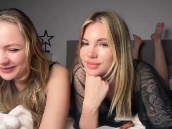 VelvetTwins webcam bongacams model stream image