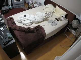 voyeurcam-julmodels-whitebed-2 webcam model stream image