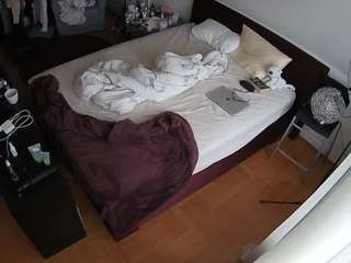 voyeurcam-julmodels-whitebed-2 webcam model stream image
