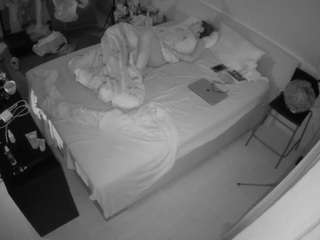 voyeurcam-julmodels-whitebed-2 webcam model stream image