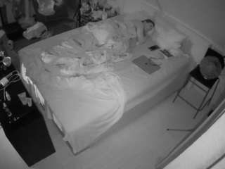 voyeurcam-julmodels-whitebed-2 webcam model stream image