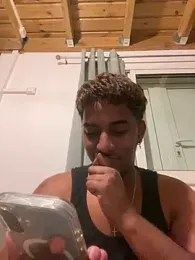 Axel_black10 webcam model stream image