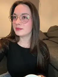 liloush__ webcam model stream image