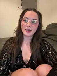 liloush__ webcam model stream image