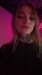 AriWild webcam model stream image