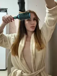 Irresistible24 webcam model stream image