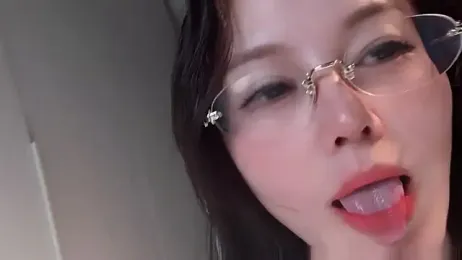 Krismil3 webcam stripchat model stream image