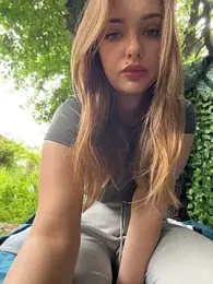 Night_dreams webcam model stream image