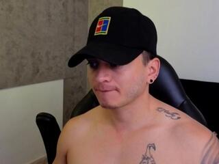 Ahiezer webcam model stream image