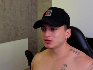 Ahiezer webcam model stream image