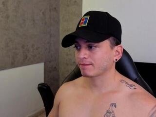 Ahiezer webcam model stream image