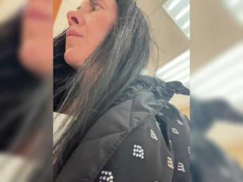 Karolina_Milf webcam model stream image