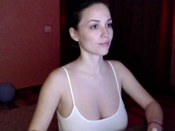 SarinnnaLuv webcam model stream image