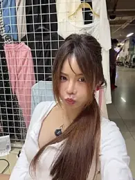 Selenaaaaa- webcam model stream image