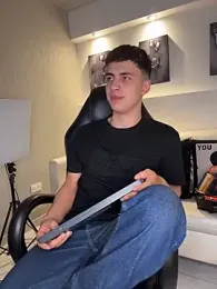 AdrianRinaldi webcam model stream image