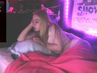 blondiewithanass webcam model stream image