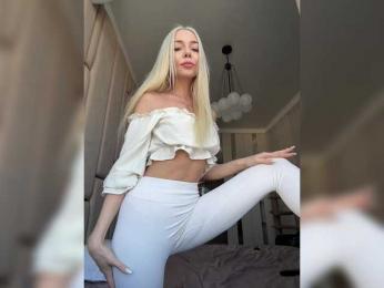 WhiteGirl-one webcam bongacams model stream image