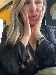 _Abril-Office1 webcam stripchat model stream image