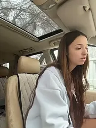 DollyTall webcam stripchat model stream image