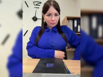 Fox_Black webcam model stream image