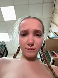 bambi_lu webcam stripchat model stream image