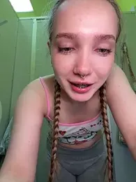 bambi_lu webcam stripchat model stream image