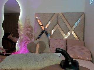 dana-curly webcam camsoda model stream image