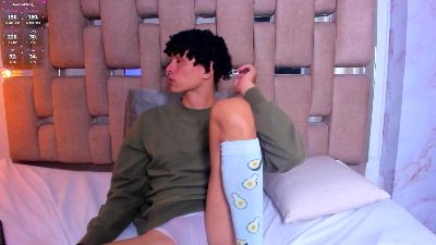 MagnoRose_ webcam model stream image