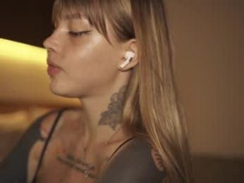 mileeena webcam chaturbate model stream image