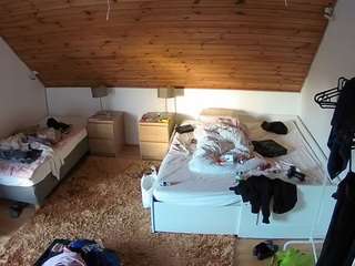 voyeurcam-julmodels-whitebed-2 camsoda stream image