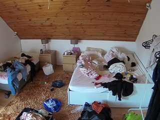 voyeurcam-julmodels-whitebed-2 camsoda stream image