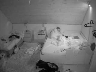 voyeurcam-julmodels-whitebed-2 camsoda stream image