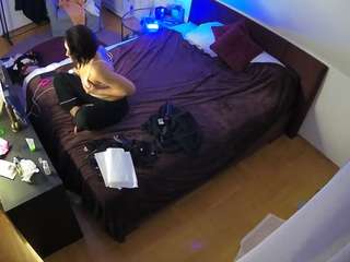 voyeurcam-julmodels-whitebed-2 camsoda stream image