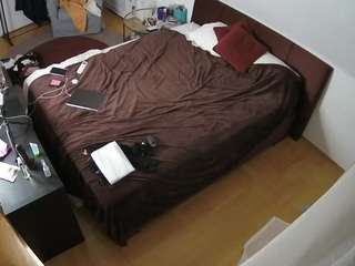 voyeurcam-julmodels-whitebed-2 camsoda stream image