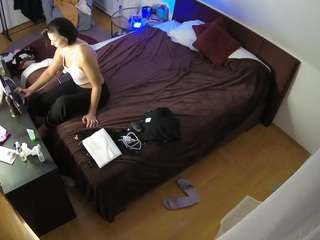 voyeurcam-julmodels-whitebed-2 camsoda stream image
