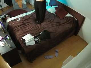 voyeurcam-julmodels-whitebed-2 camsoda stream image