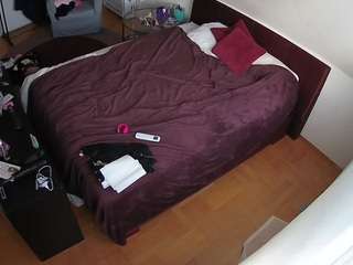 voyeurcam-julmodels-whitebed-2 camsoda stream image