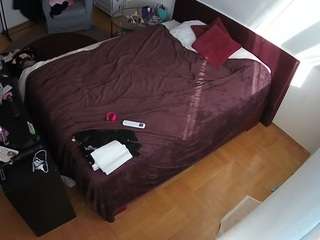 voyeurcam-julmodels-whitebed-2 camsoda stream image