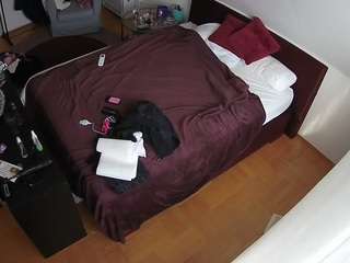 voyeurcam-julmodels-whitebed-2 camsoda stream image